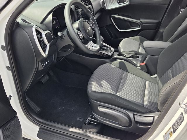 Used 2025 Kia Soul LX w/ LX Technology Package FWD image 11