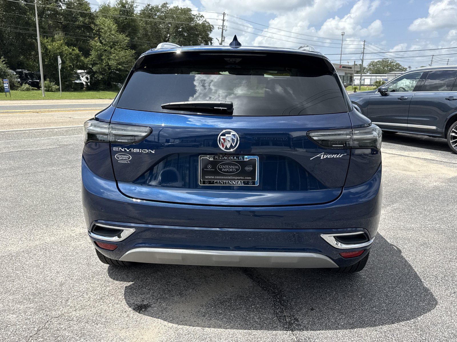 Used 2022 Buick Envision Avenir w/ Technology Package II FWD image 4