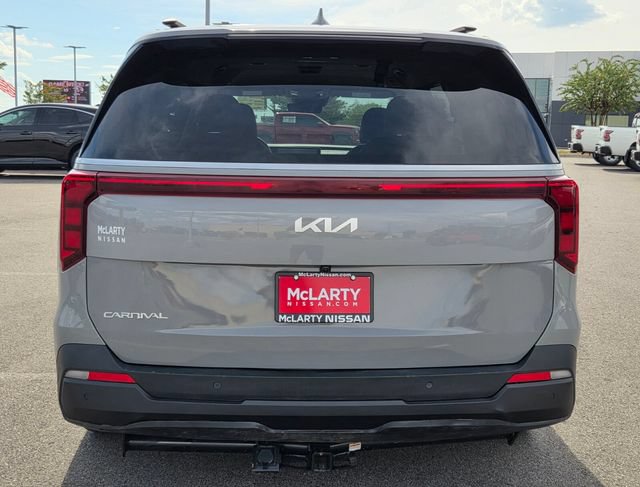 Used 2026 Kia Carnival EX FWD image 7