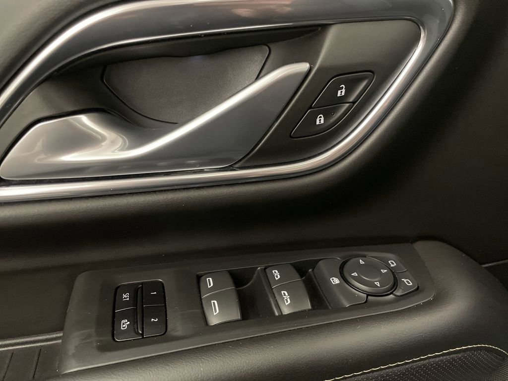Used 2023 GMC Yukon XL SLT image 18