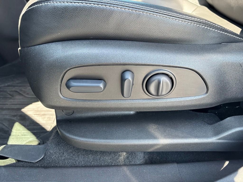 Used 2024 GMC Terrain SLT w/ LPO, Floor Liner Package AWD/4WD image 16
