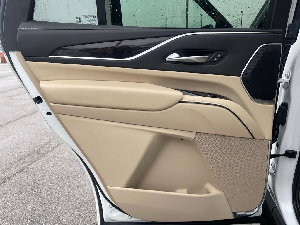 Used 2023 Cadillac Escalade Premium Luxury image 16