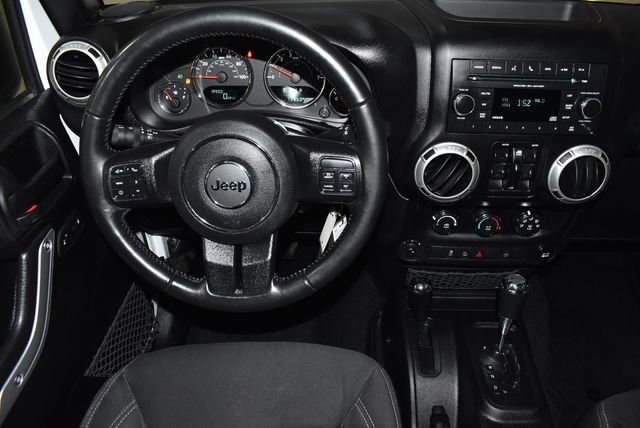 Used 2017 Jeep Wrangler Unlimited Sahara w/ Max Tow Package image 14