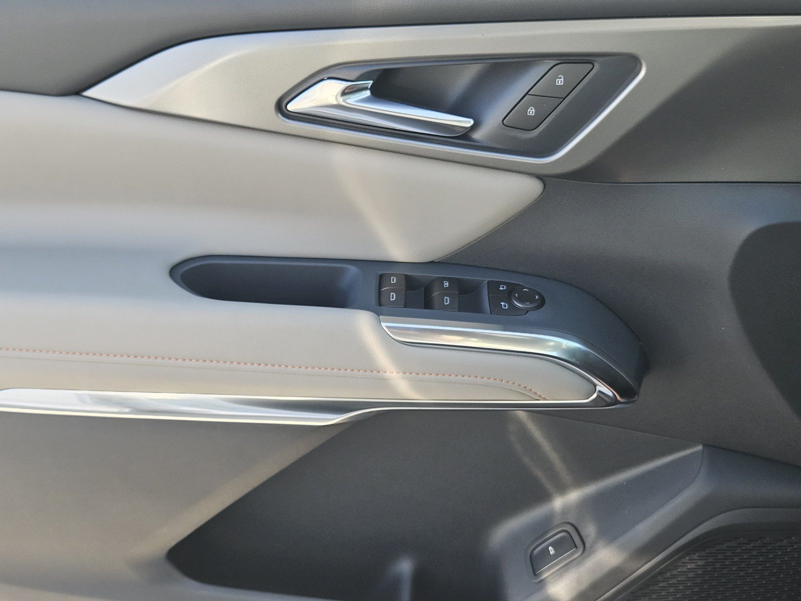New 2027 Chevrolet Traverse LT w/ Midnight/Sport Edition FWD image 16