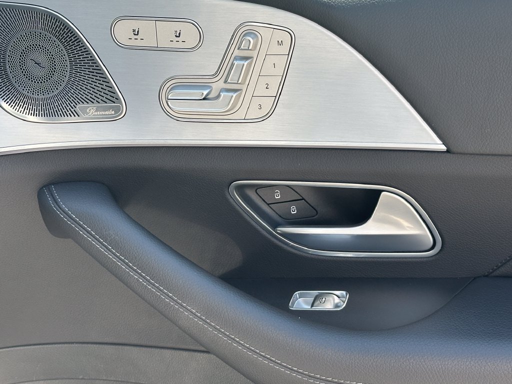 Used 2025 Mercedes-Benz GLS 450 4MATIC image 17