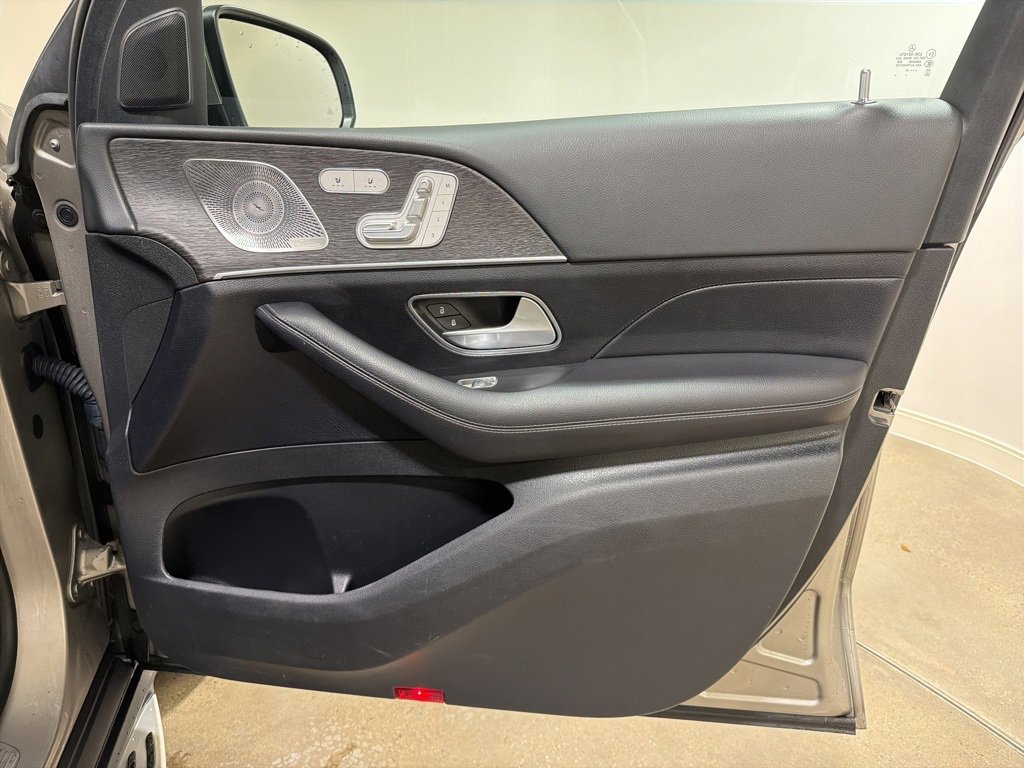 Used 2021 Mercedes-Benz GLS 450 4MATIC image 23