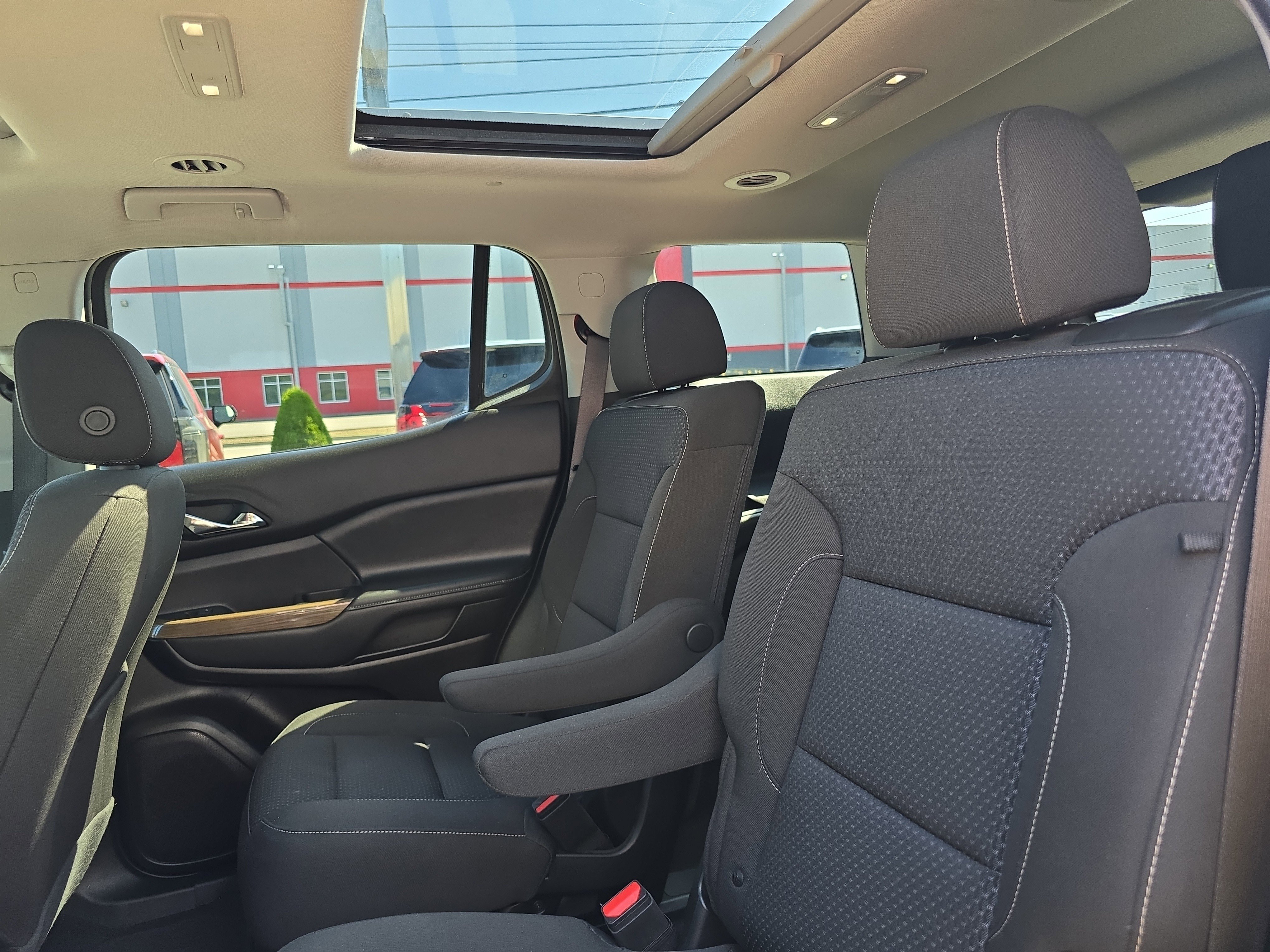 Used 2023 GMC Acadia SLE w/ Driver Convenience Package image 14