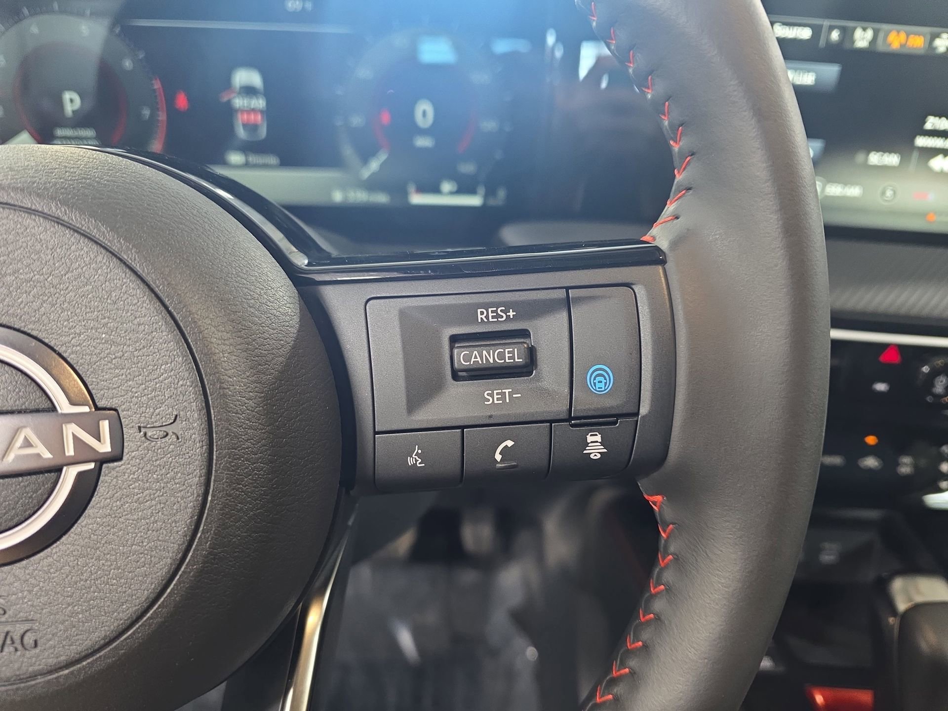 Certified 2025 Nissan Kicks SR image 17