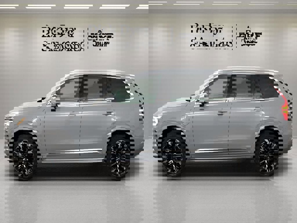 New 2025 Volvo XC90 T8 Plus w/ Protection Package Premier image 3