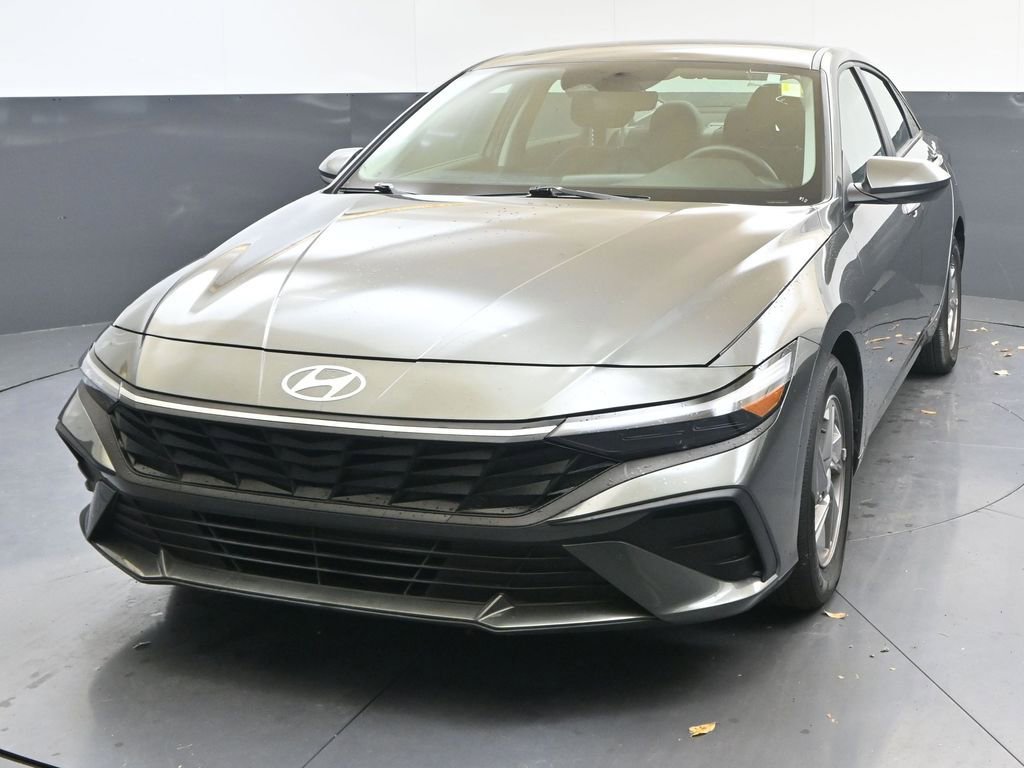 Used 2025 Hyundai Elantra SE