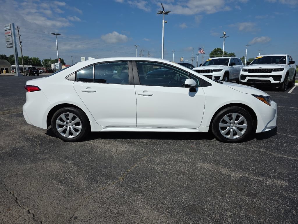 Used 2026 Toyota Corolla LE FWD image 5
