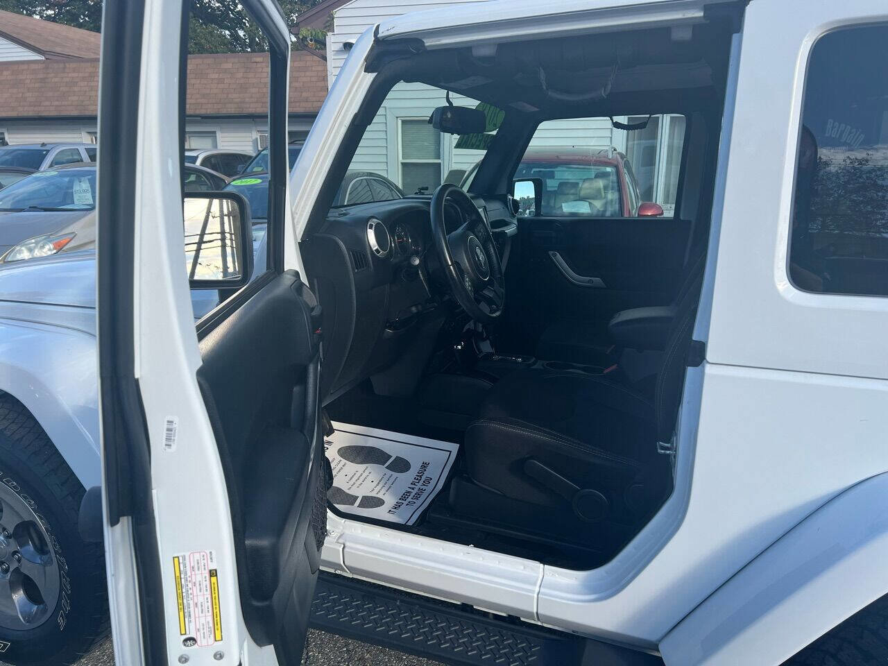 Used 2018 Jeep Wrangler Sahara w/ Connectivity Group image 13
