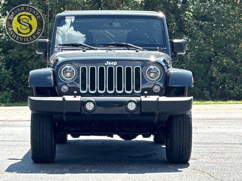 Used 2016 Jeep Wrangler Unlimited Sahara w/ Connectivity Group AWD/4WD image 2