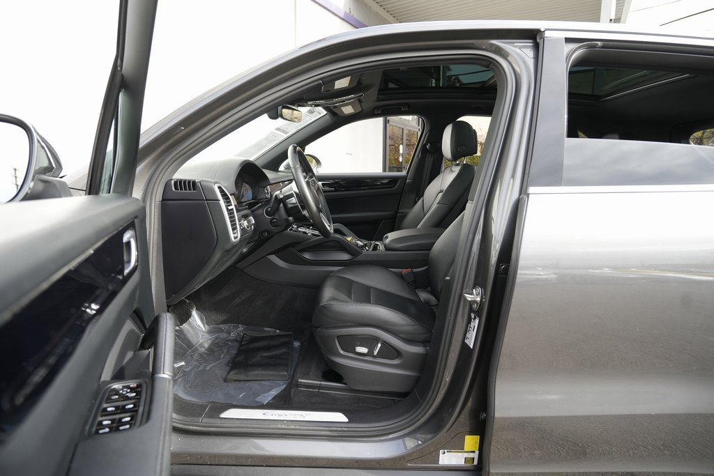Used 2020 Porsche Cayenne image 18