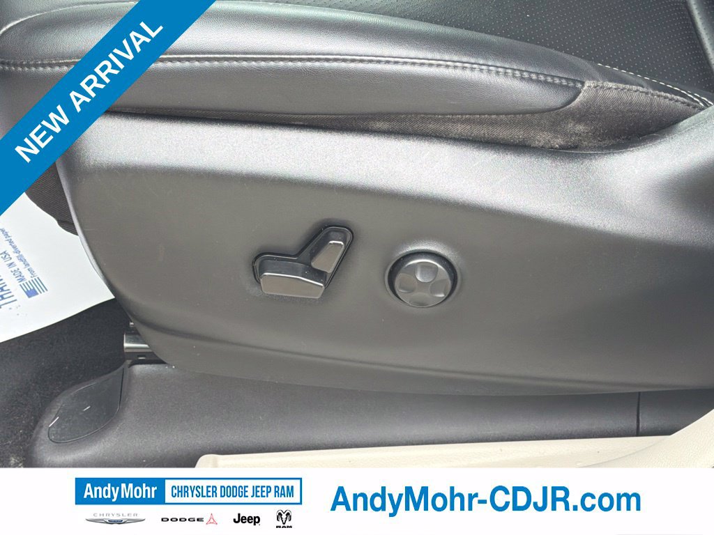 Used 2024 Chrysler Pacifica Touring-L FWD image 15