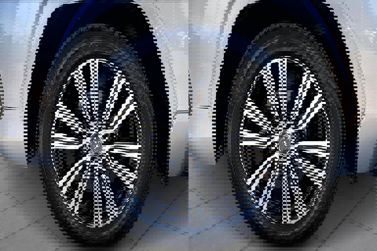 Used 2024 Lexus LX 600 4WD w/ Luxury Package image 10