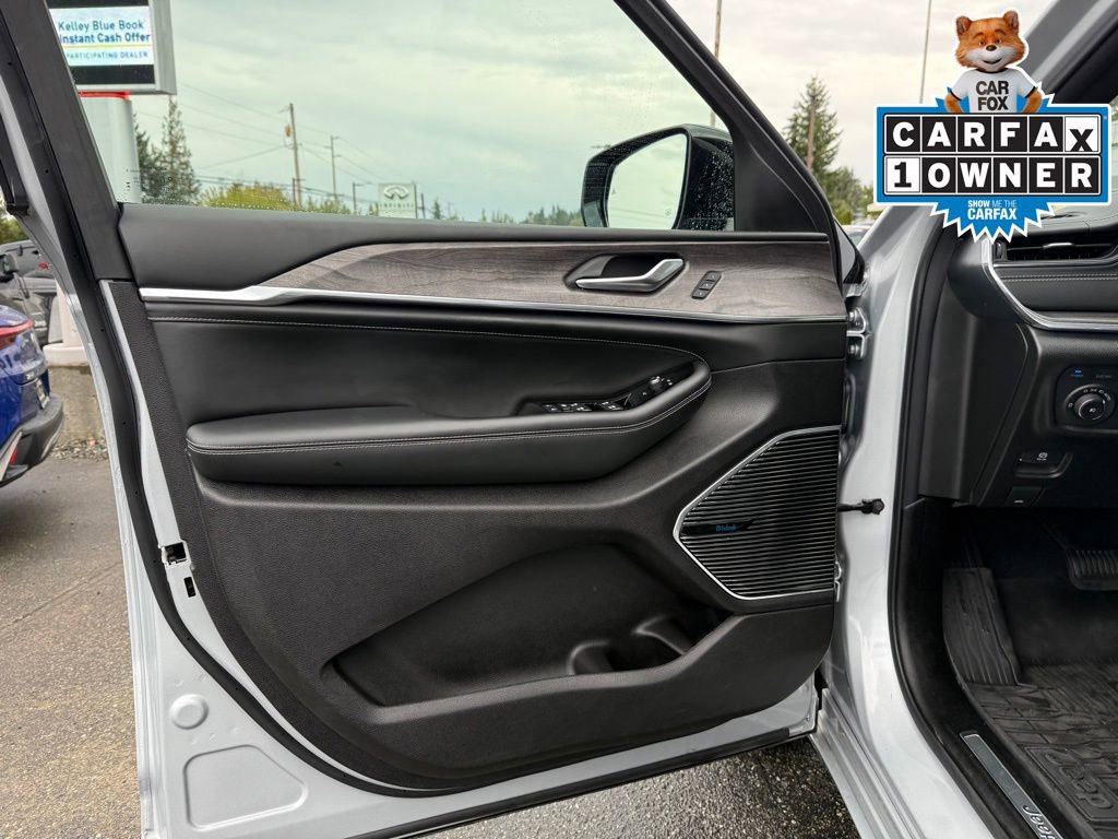 Used 2024 Jeep Grand Cherokee Overland w/ Trailer Tow Package image 13