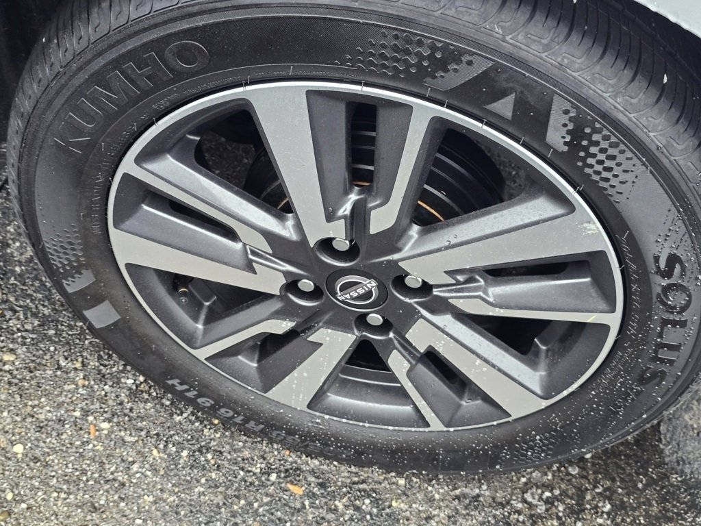 Used 2025 Nissan Versa SV image 10