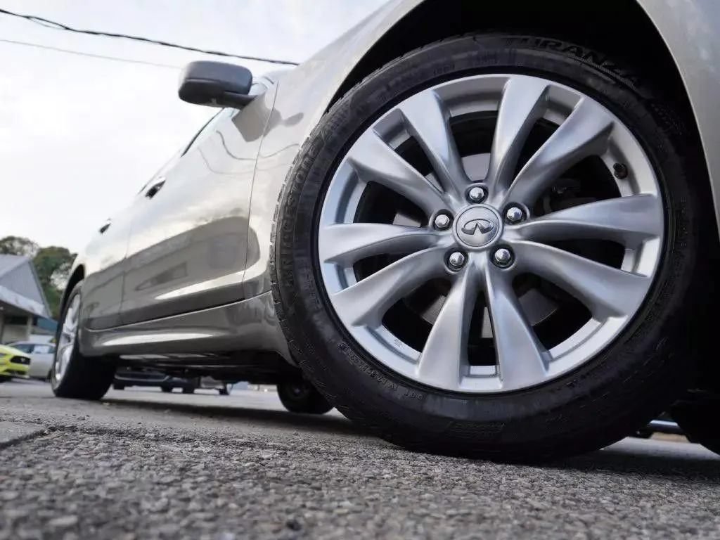 Used 2011 INFINITI M37 w/ Premium Pkg RWD image 13