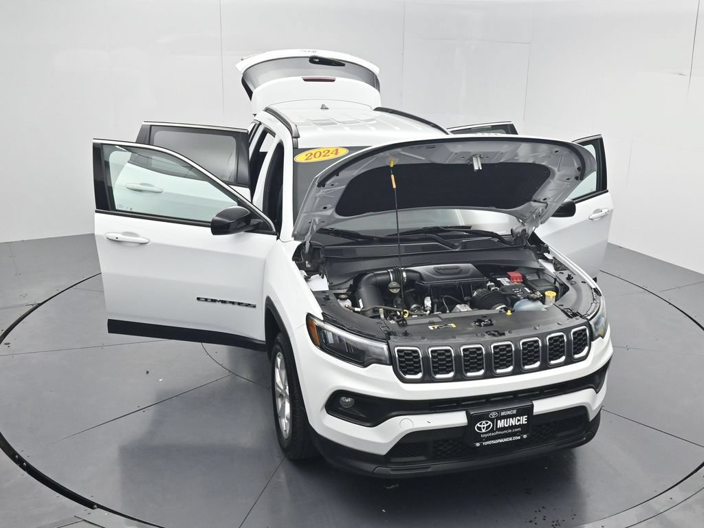 Used 2024 Jeep Compass Latitude AWD/4WD image 59