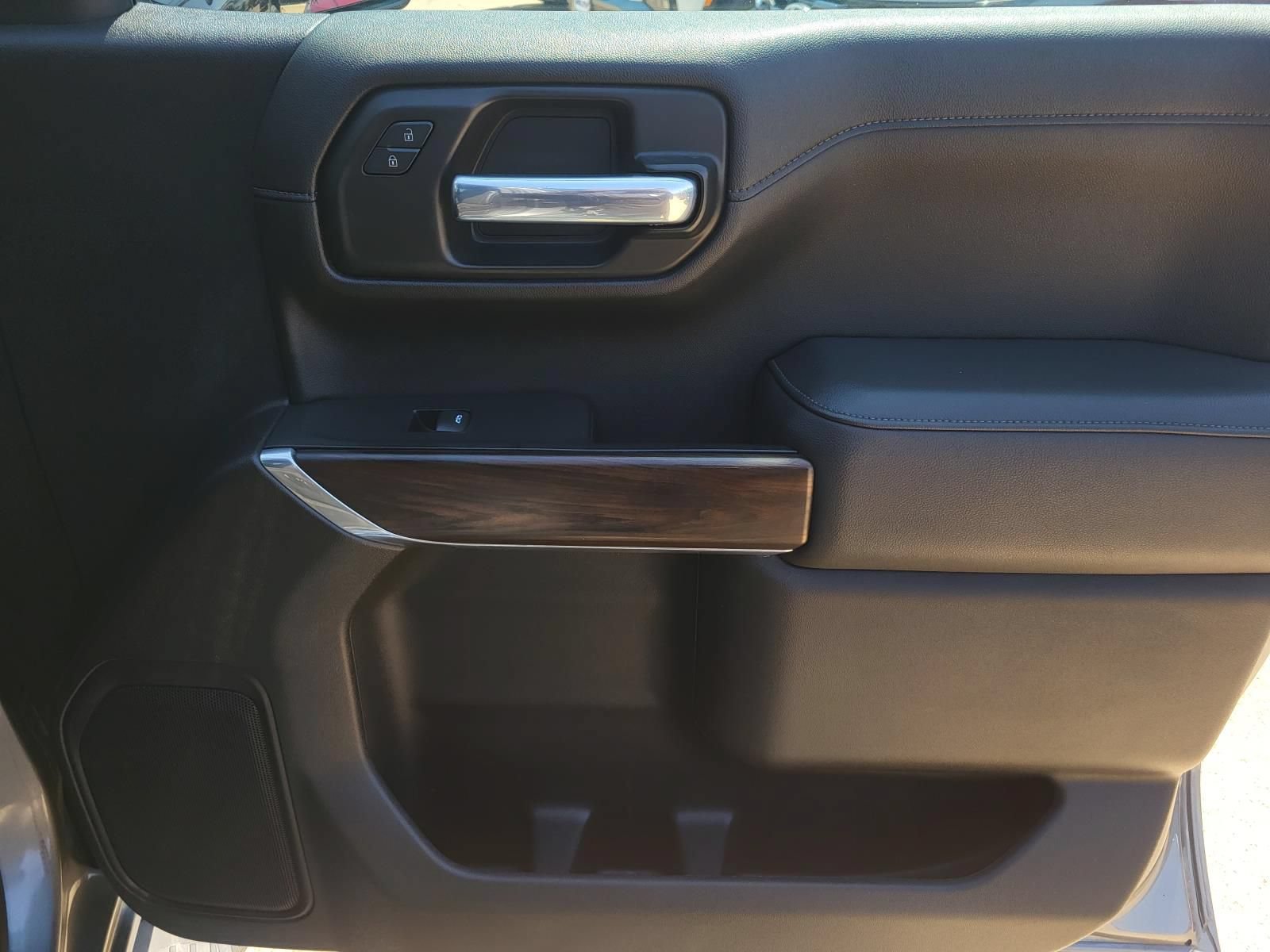 Used 2021 GMC Sierra 1500 SLT RWD image 9