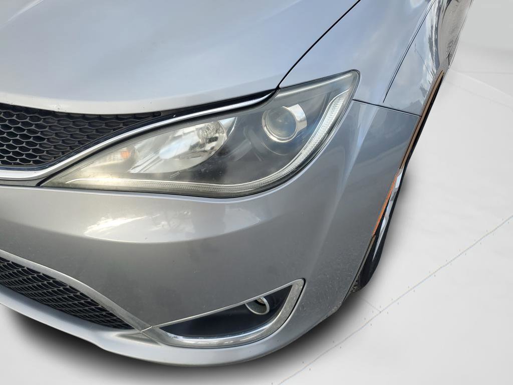Used 2017 Chrysler Pacifica Touring-L w/ Tire & Wheel Group image 9