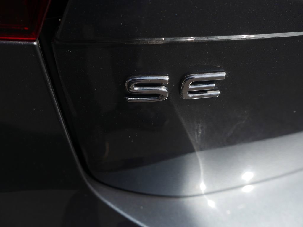 Used 2023 Volkswagen Tiguan SE w/ Panoramic Sunroof Package AWD/4WD image 9