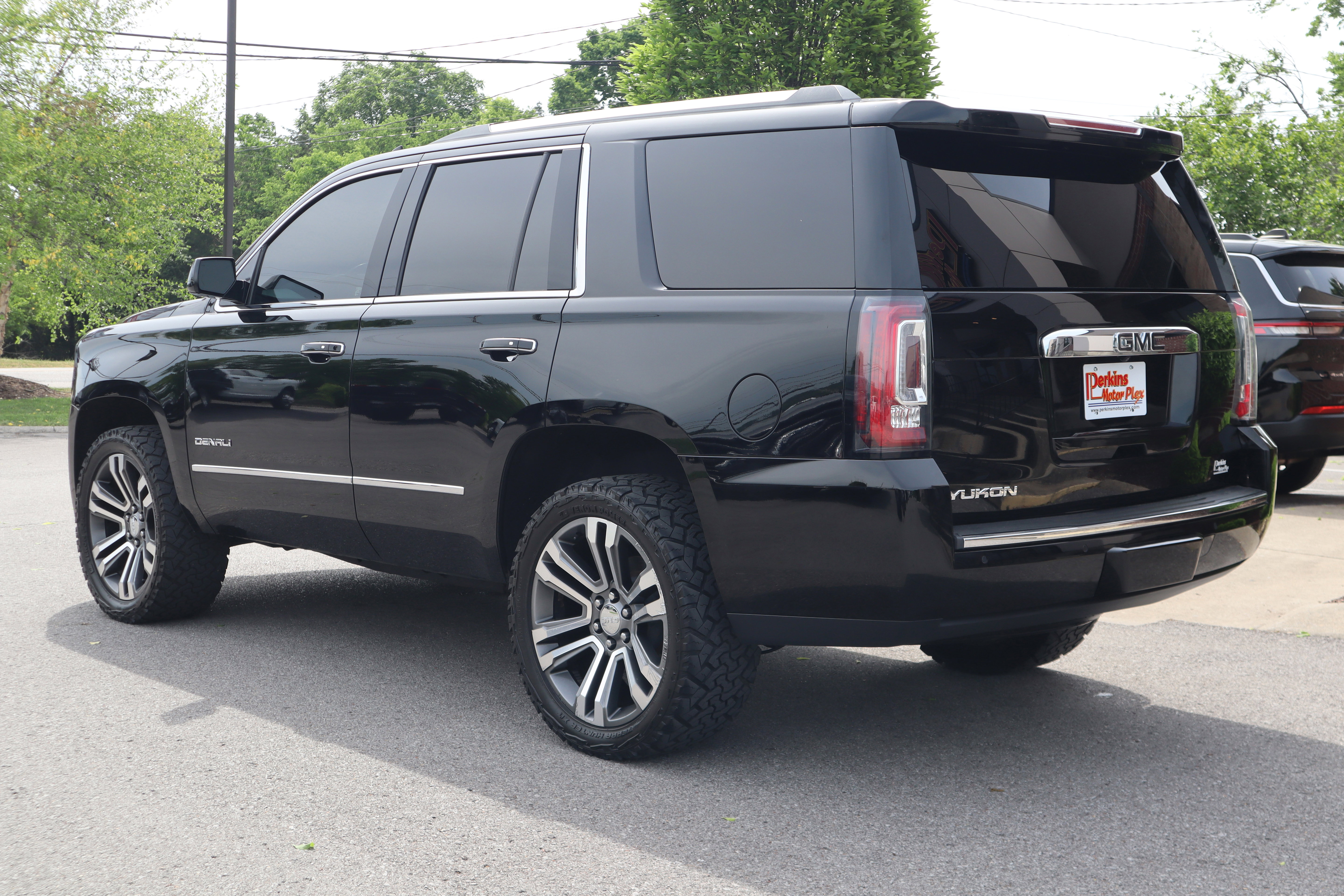 Used 2018 GMC Yukon Denali w/ Open Road Package AWD/4WD image 9