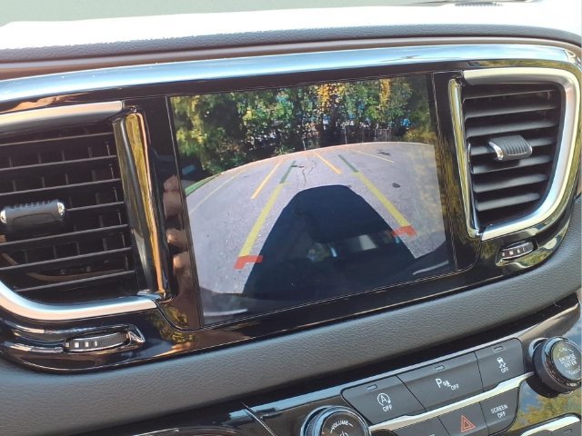 Used 2018 Chrysler Pacifica Touring-L Plus FWD image 29