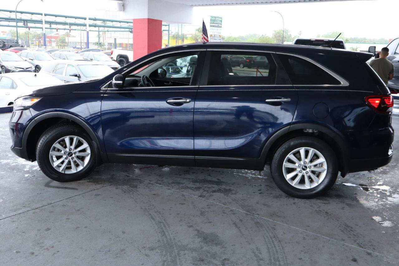 Used 2020 Kia Sorento LX image 8
