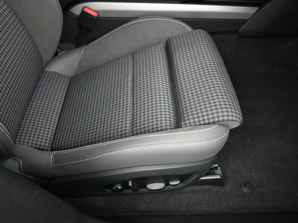 Certified 2025 Porsche Taycan 4S image 31