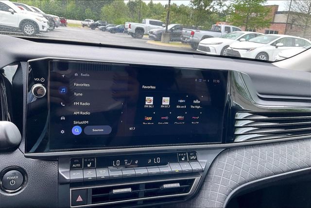 Used 2025 Toyota Camry XLE AWD/4WD image 21