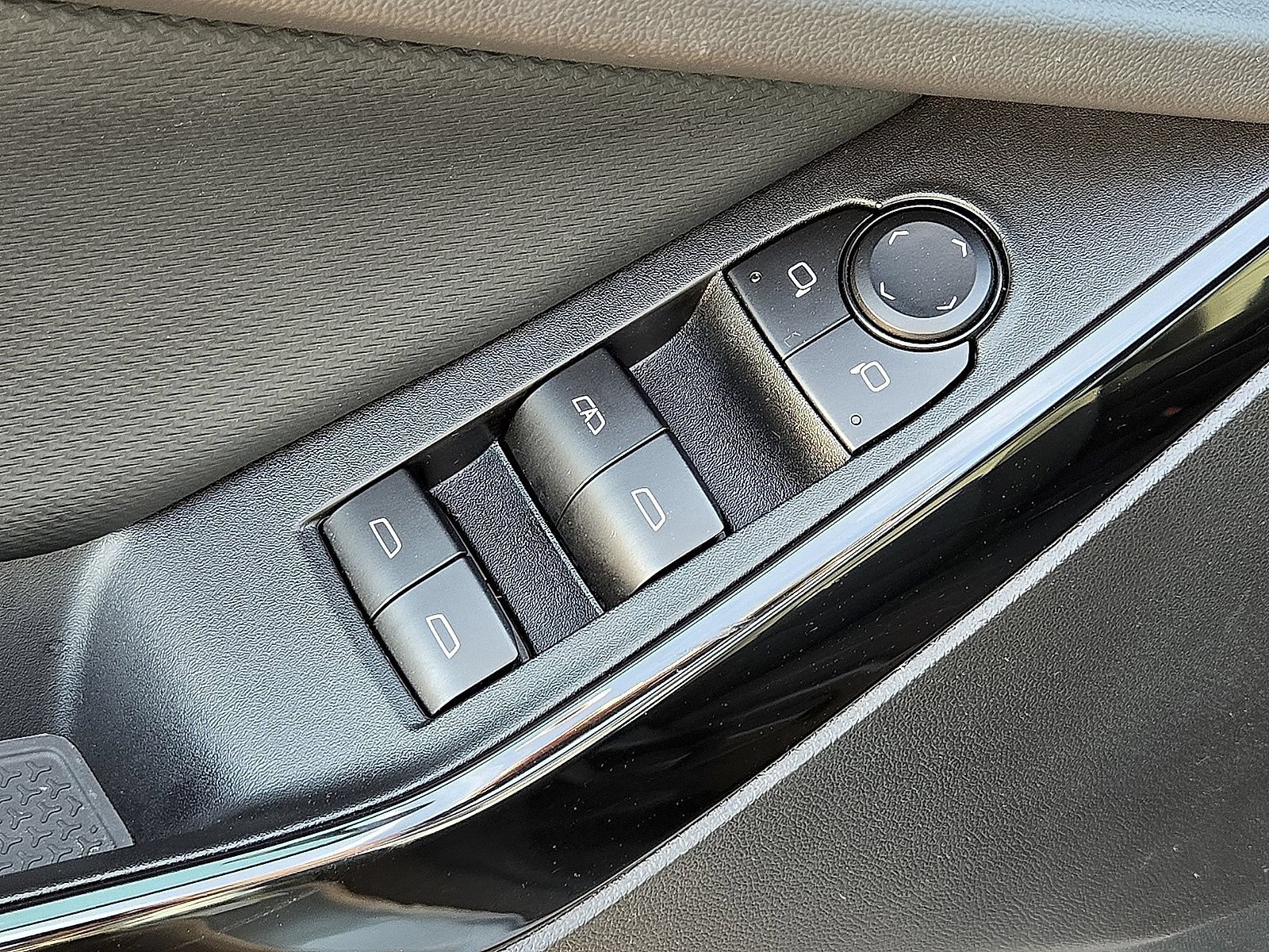 Used 2025 Chevrolet Equinox LT FWD image 21