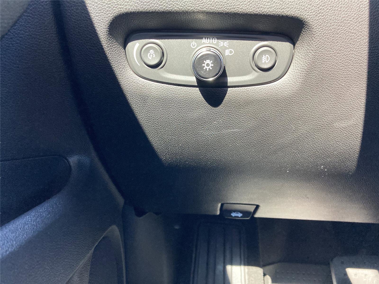 Used 2020 Chevrolet Traverse LT image 19