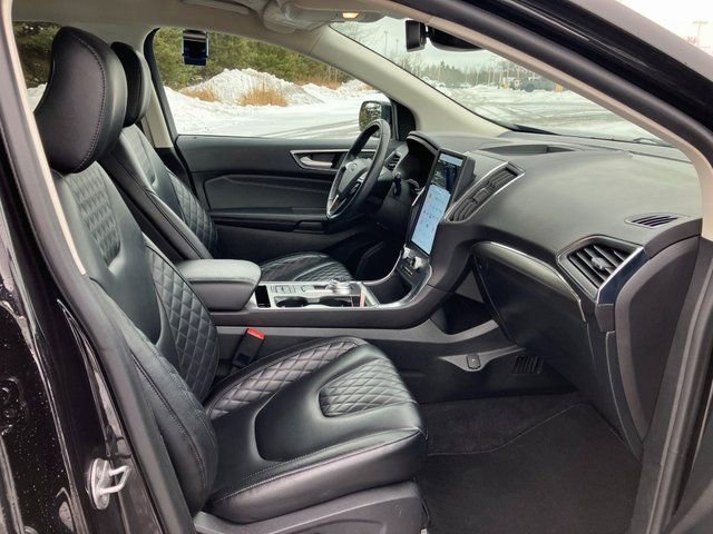 Used 2024 Ford Edge Titanium image 17