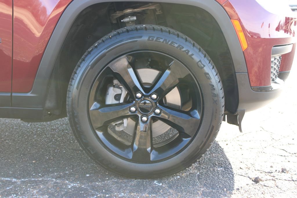 Used 2023 Jeep Grand Cherokee L Laredo image 12