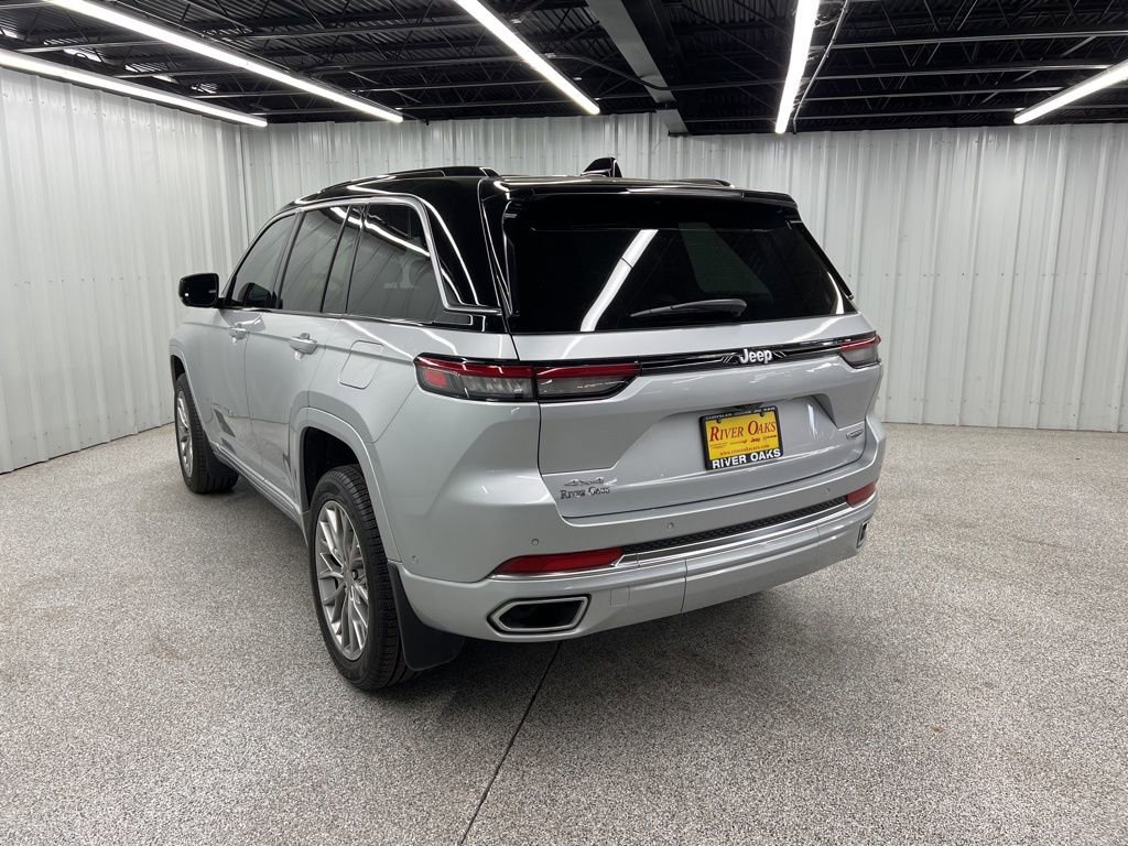 Used 2025 Jeep Grand Cherokee Summit w/ Luxury Tech Group V image 4