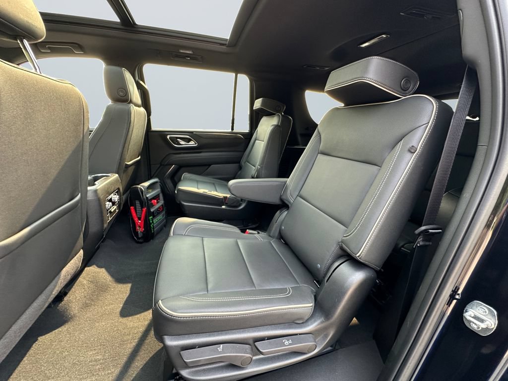 Used 2023 GMC Yukon XL SLT w/ SLT Luxury Package AWD/4WD image 13