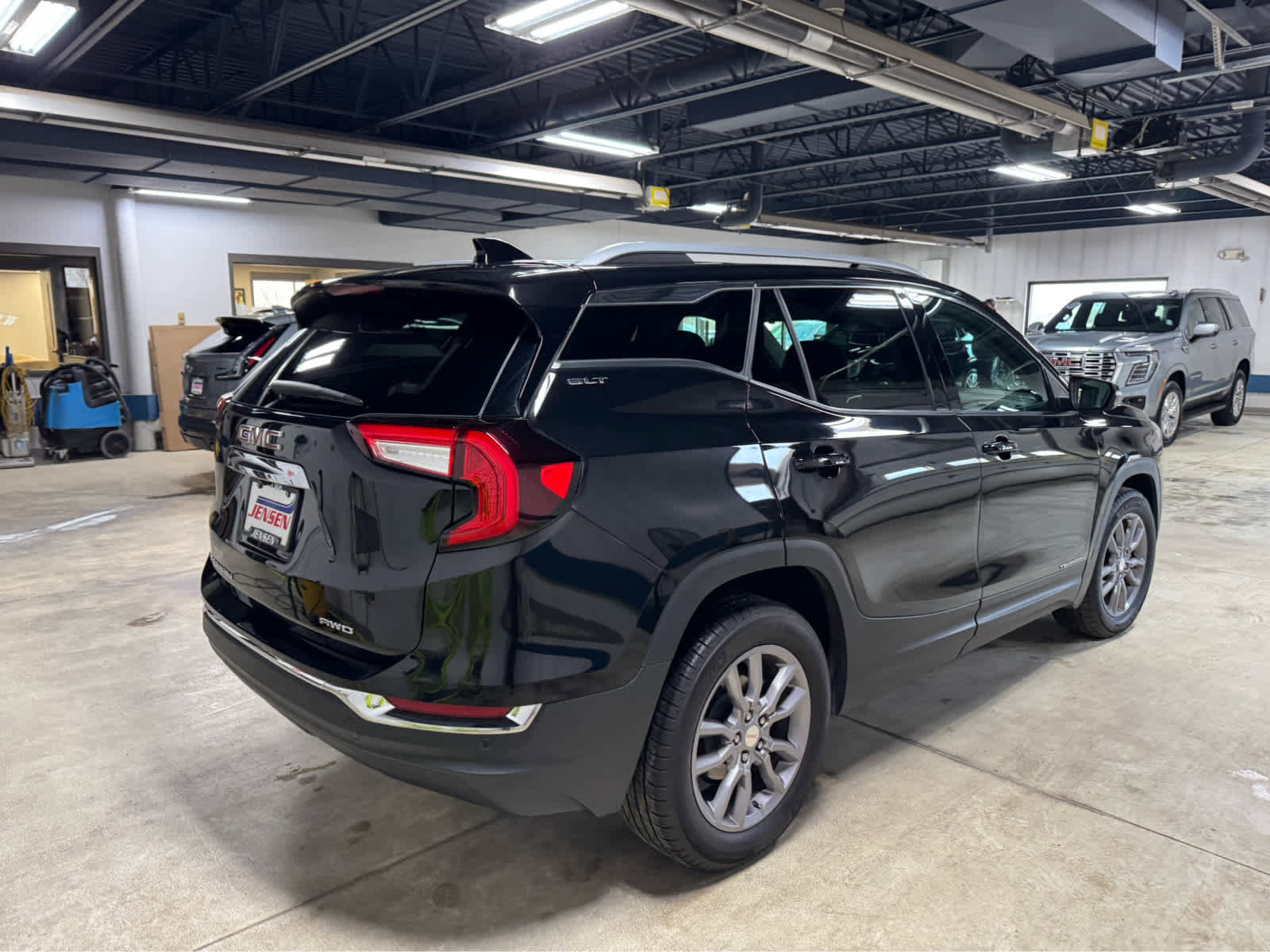 Certified 2024 GMC Terrain SLT w/ Infotainment Package II AWD/4WD image 4