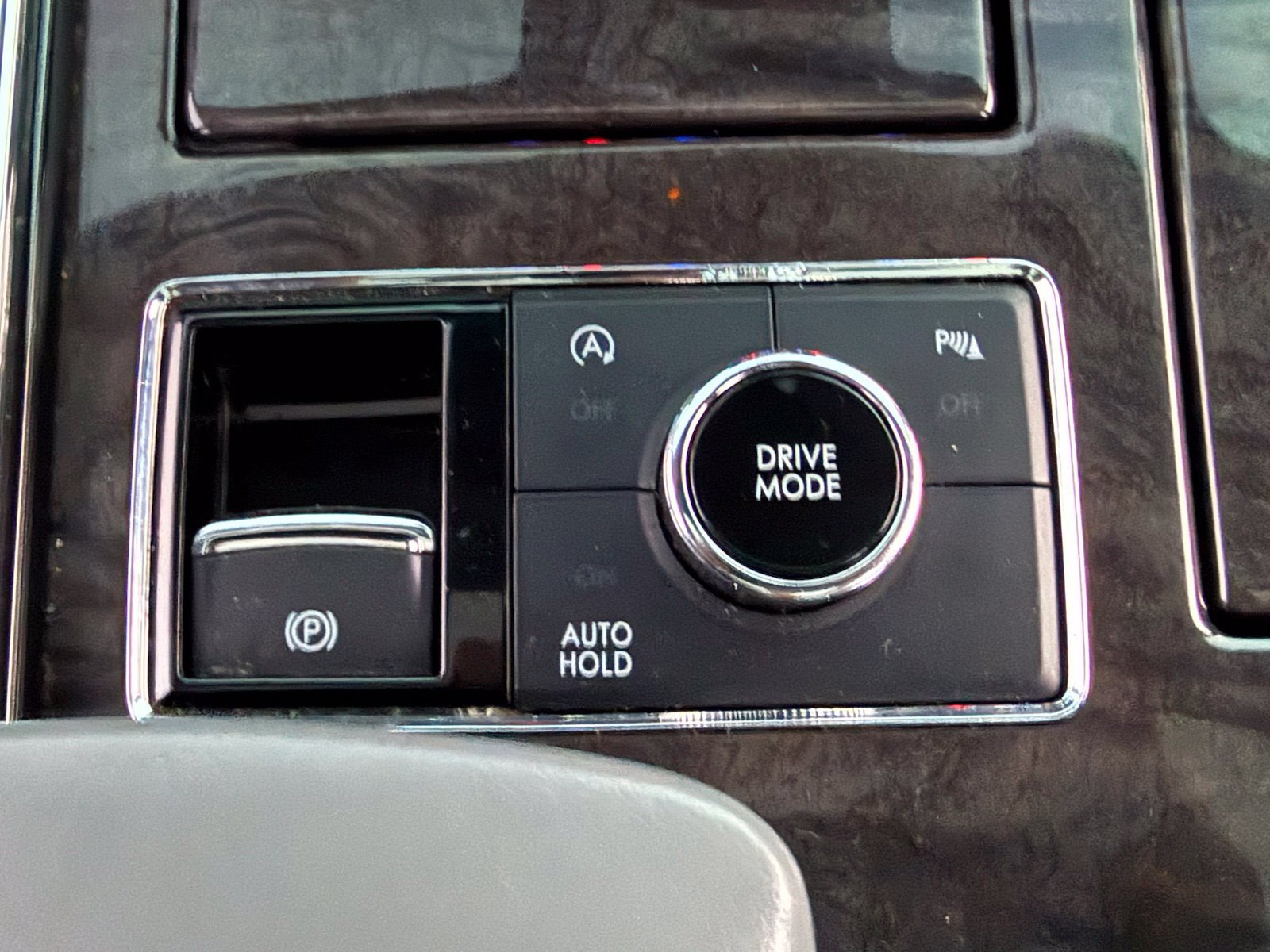 Used 2018 Lincoln Navigator Select RWD image 33