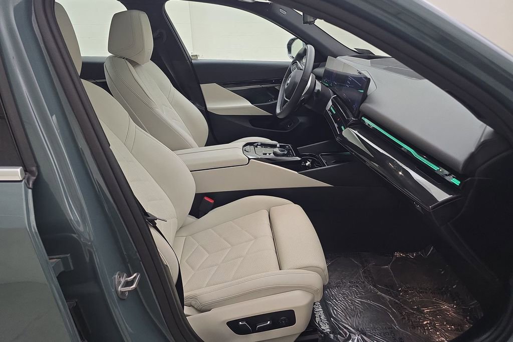 Certified 2024 BMW 530i xDrive w/ Premium Package image 30