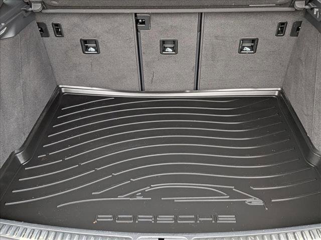 Certified 2023 Porsche Macan image 22