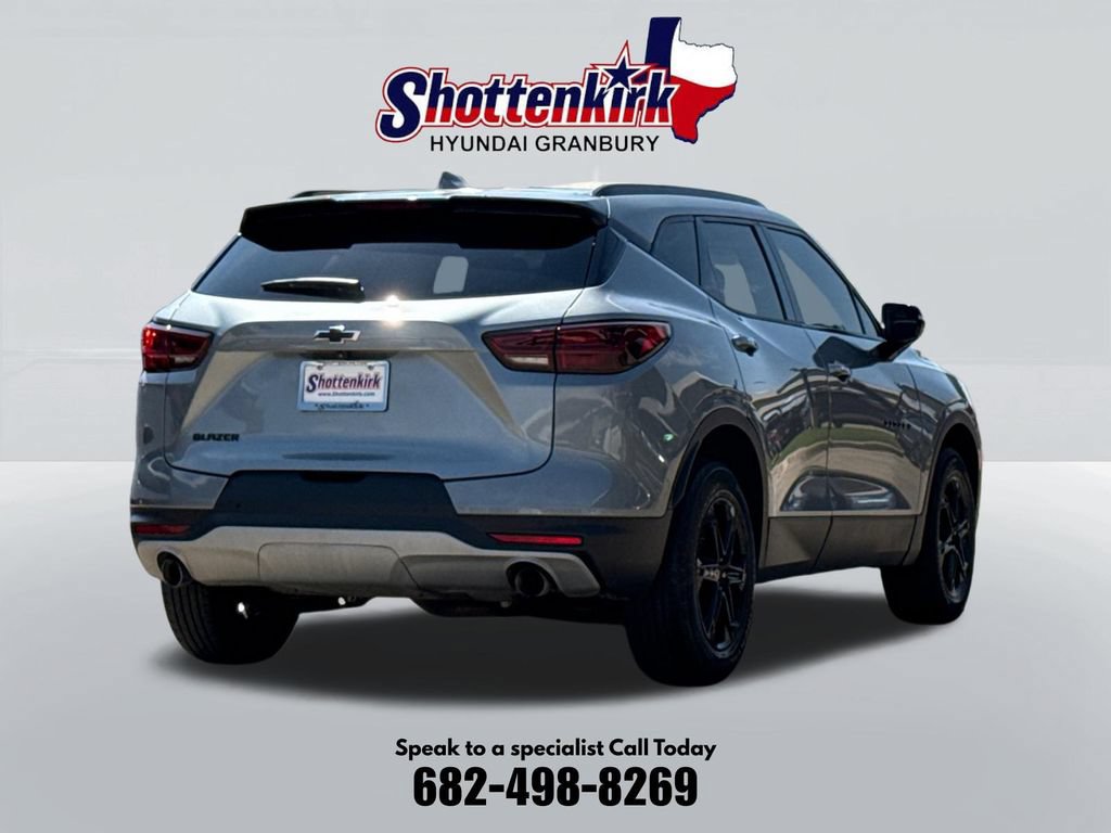 Used 2024 Chevrolet Blazer LT w/ Midnight/Sport Edition FWD image 6