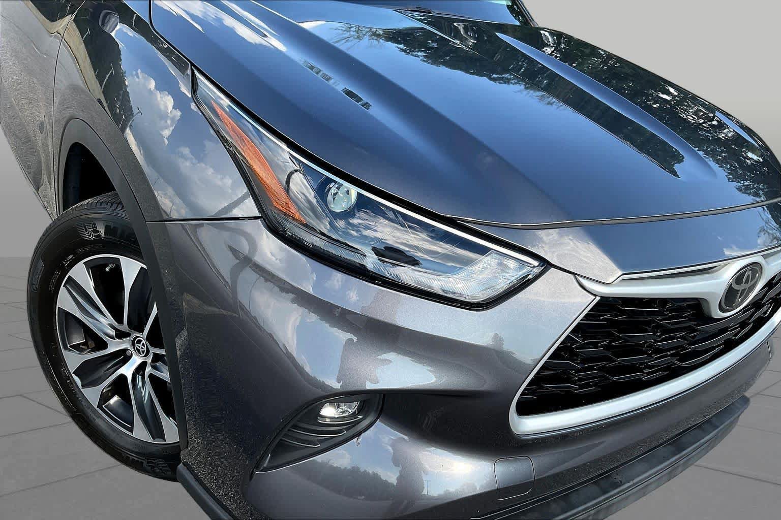 Used 2024 Toyota Highlander XLE FWD image 28