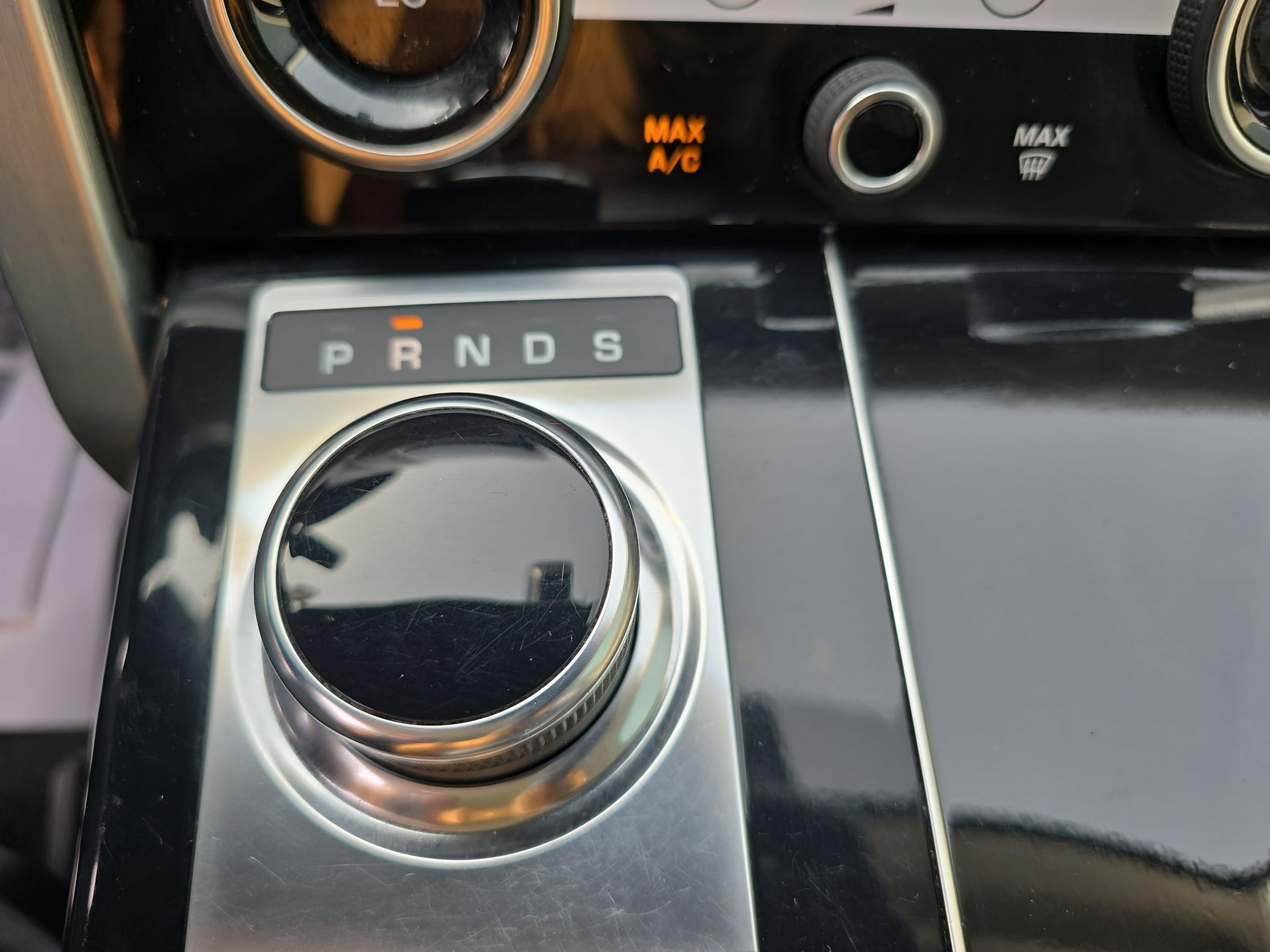 Used 2020 Land Rover Range Rover HSE image 24