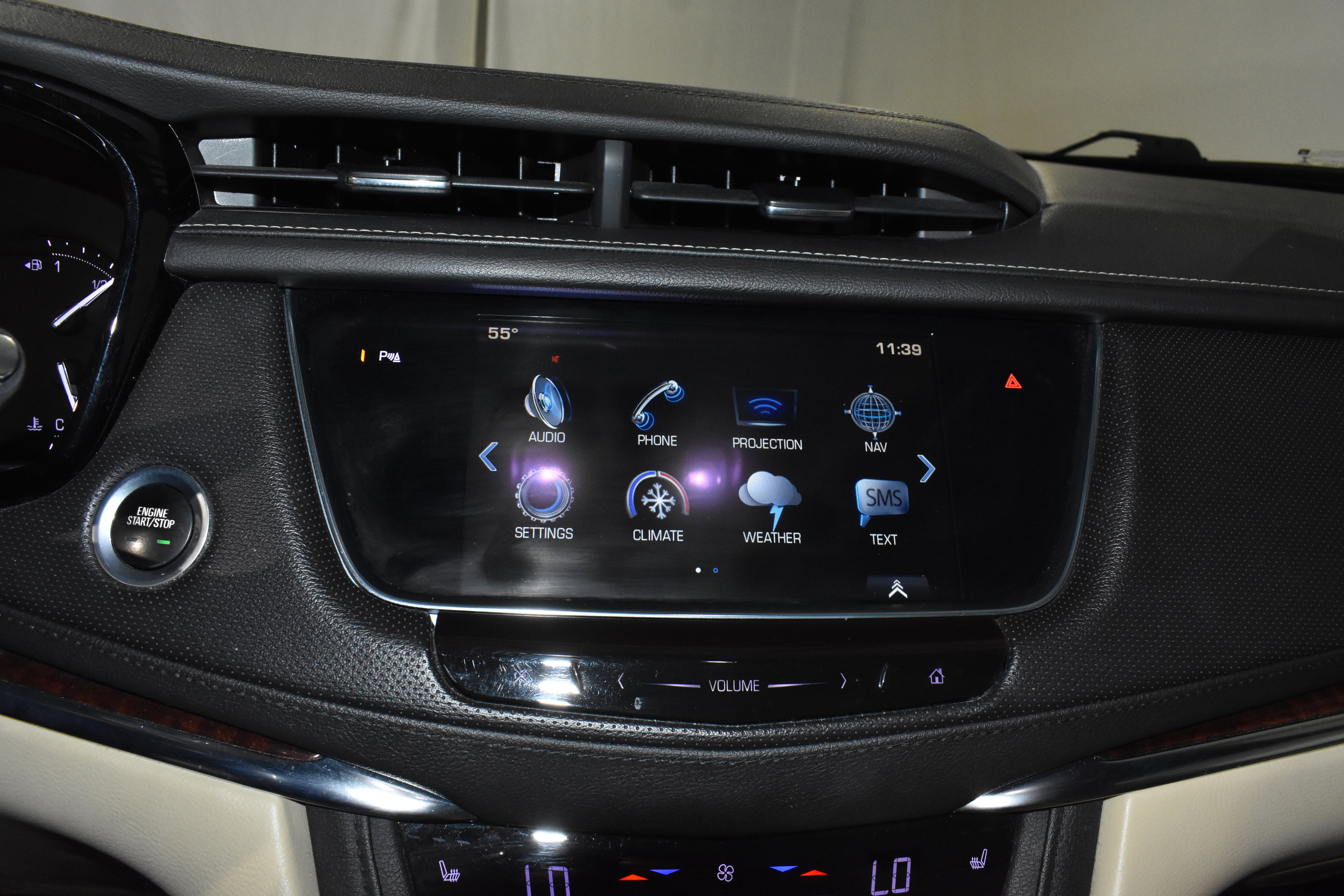 Used 2017 Cadillac XT5 Luxury w/ Driver Awareness Package FWD image 18