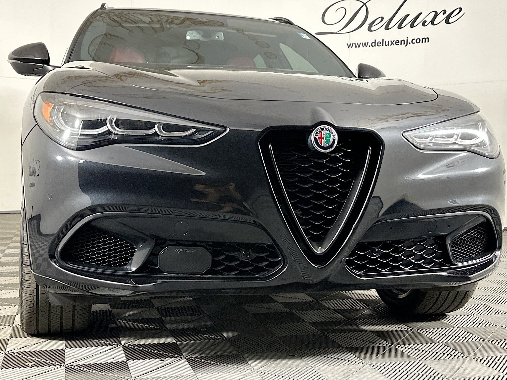 Used 2024 Alfa Romeo Stelvio Veloce AWD/4WD image 32