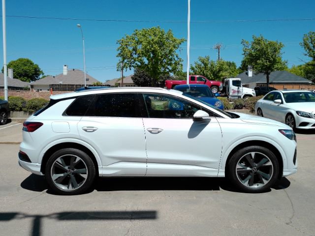 Used 2022 Audi Q4 e-tron Premium Plus image 5