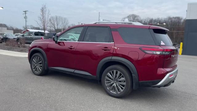 Used 2023 Nissan Pathfinder SL w/ SL Premium Package AWD/4WD image 6