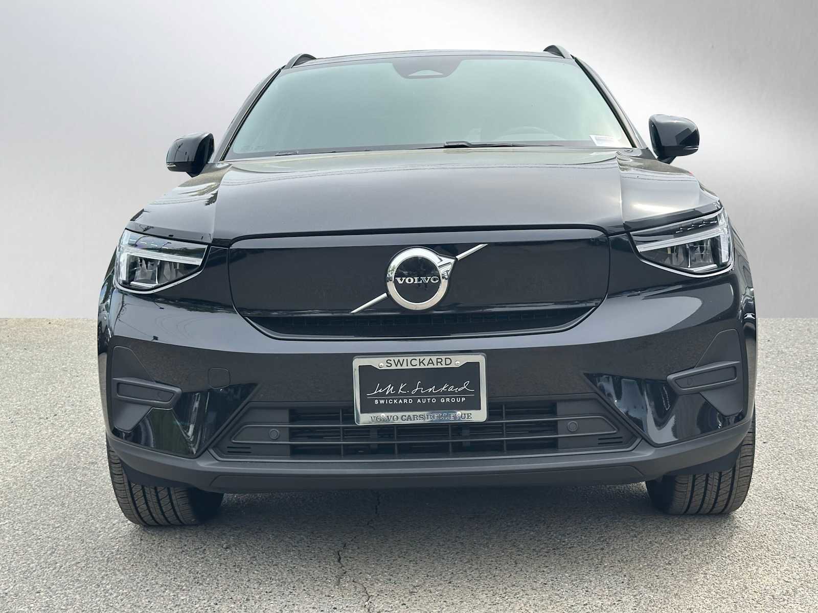 Used 2025 Volvo EX40 Core w/ Climate Package AWD/4WD image 8